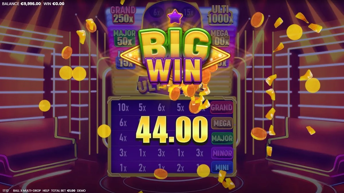 BIG WIN von 44,00 Euro bei Ball X Multi-Drop, Münzregen über dem roten Studio
